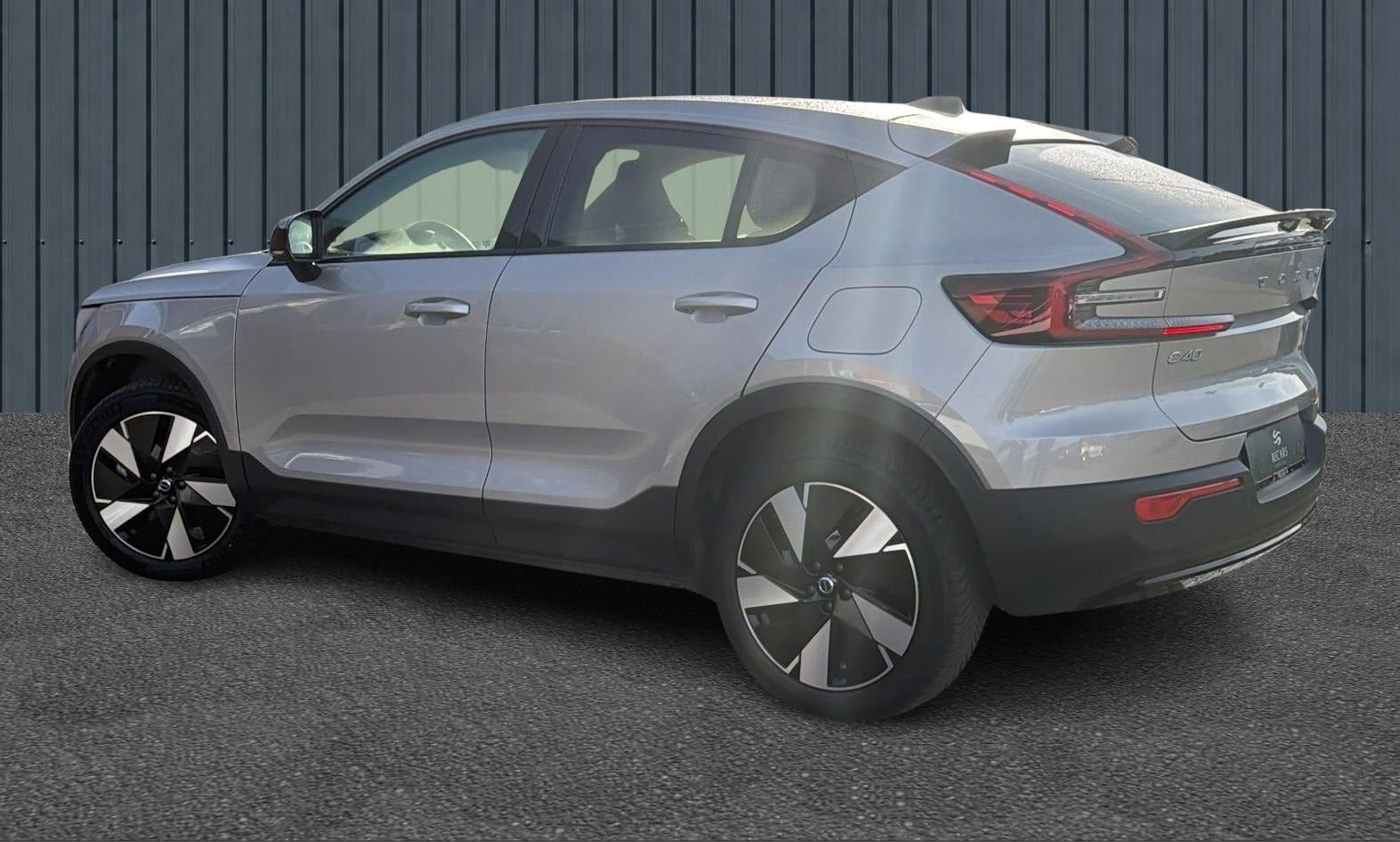 Orange Volvo C40 fra 2024