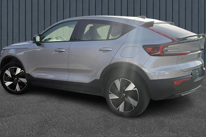 Orange Volvo C40 fra 2024