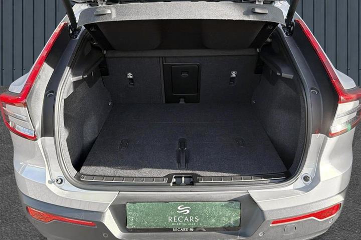 Orange Volvo C40 fra 2024