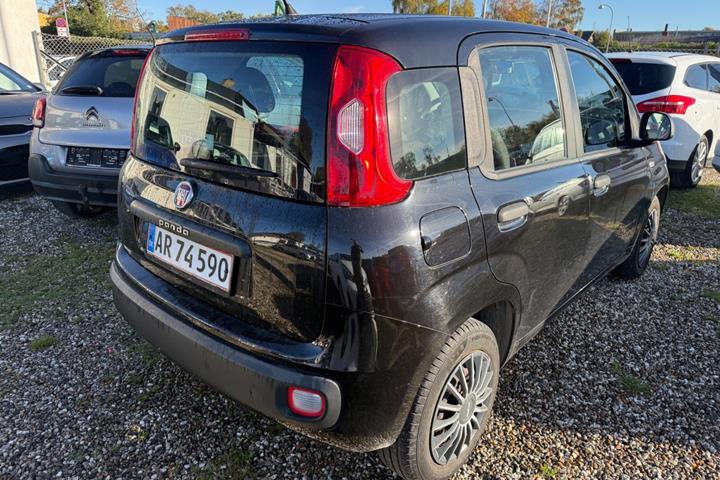 Sort Fiat Panda fra 2014