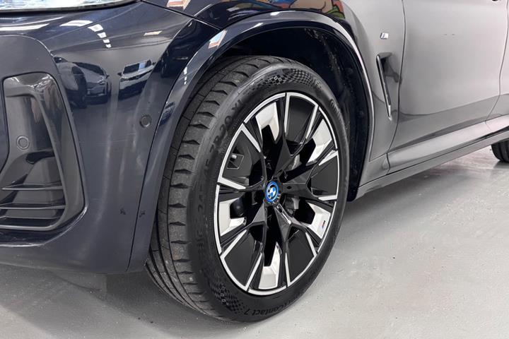 Sort BMW iX3 fra 2022