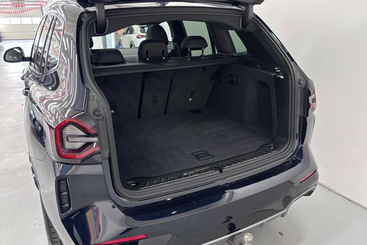 Sort BMW iX3 fra 2022