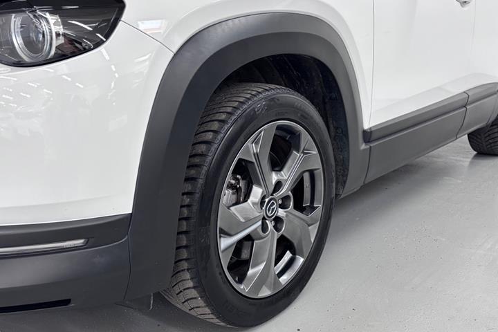 Hvid Mazda MX-30 fra 2020