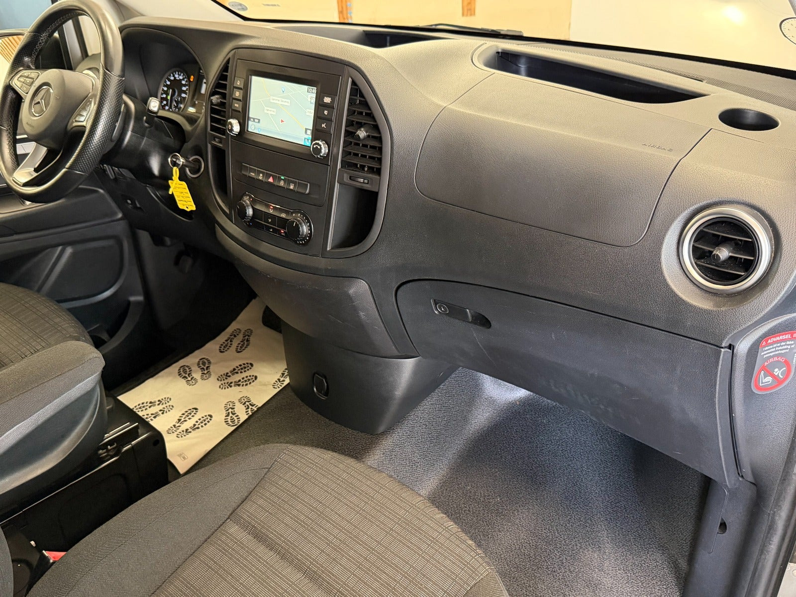 Sølv Mercedes Vito 114 fra 2019