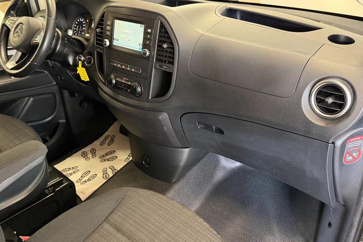 Sølv Mercedes Vito 114 fra 2019