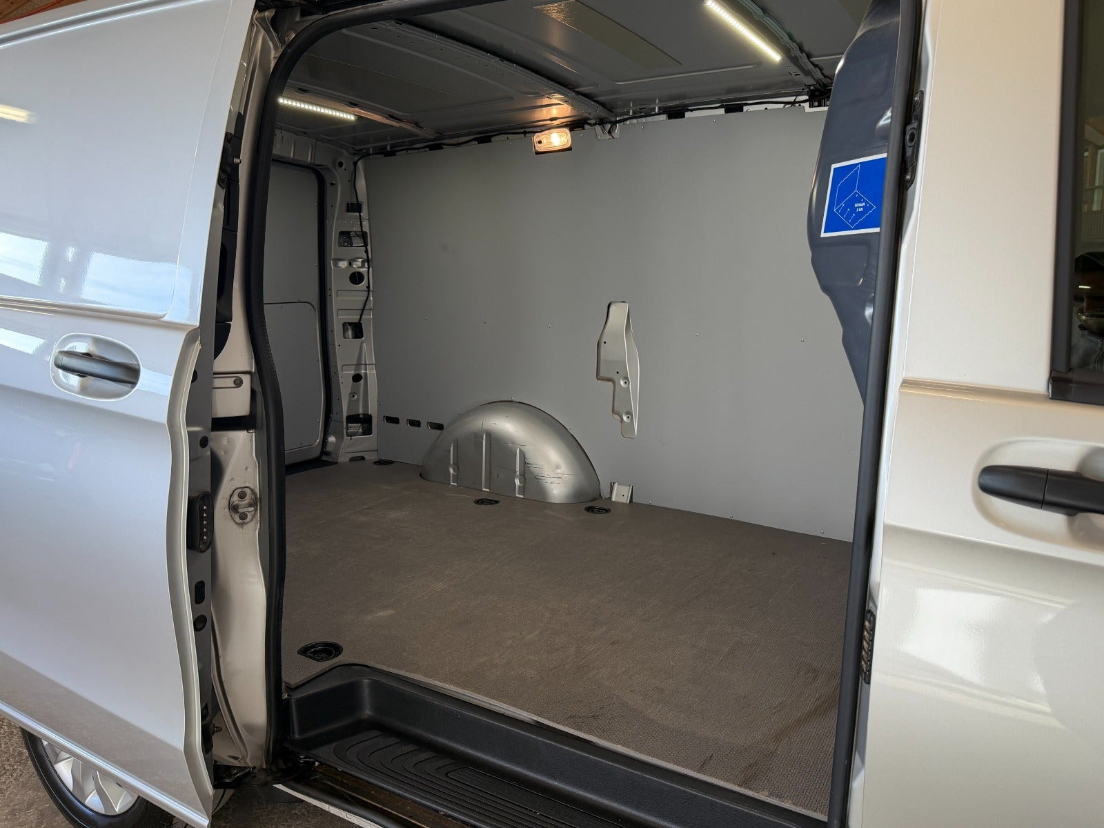 Sølv Mercedes Vito 114 fra 2019