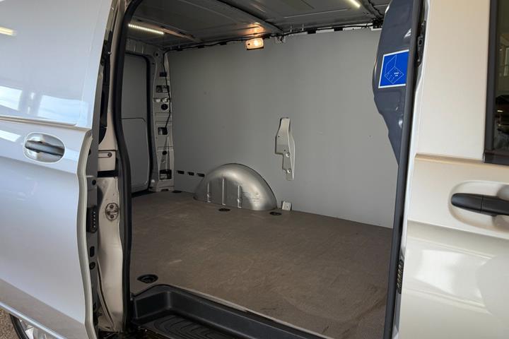 Sølv Mercedes Vito 114 fra 2019