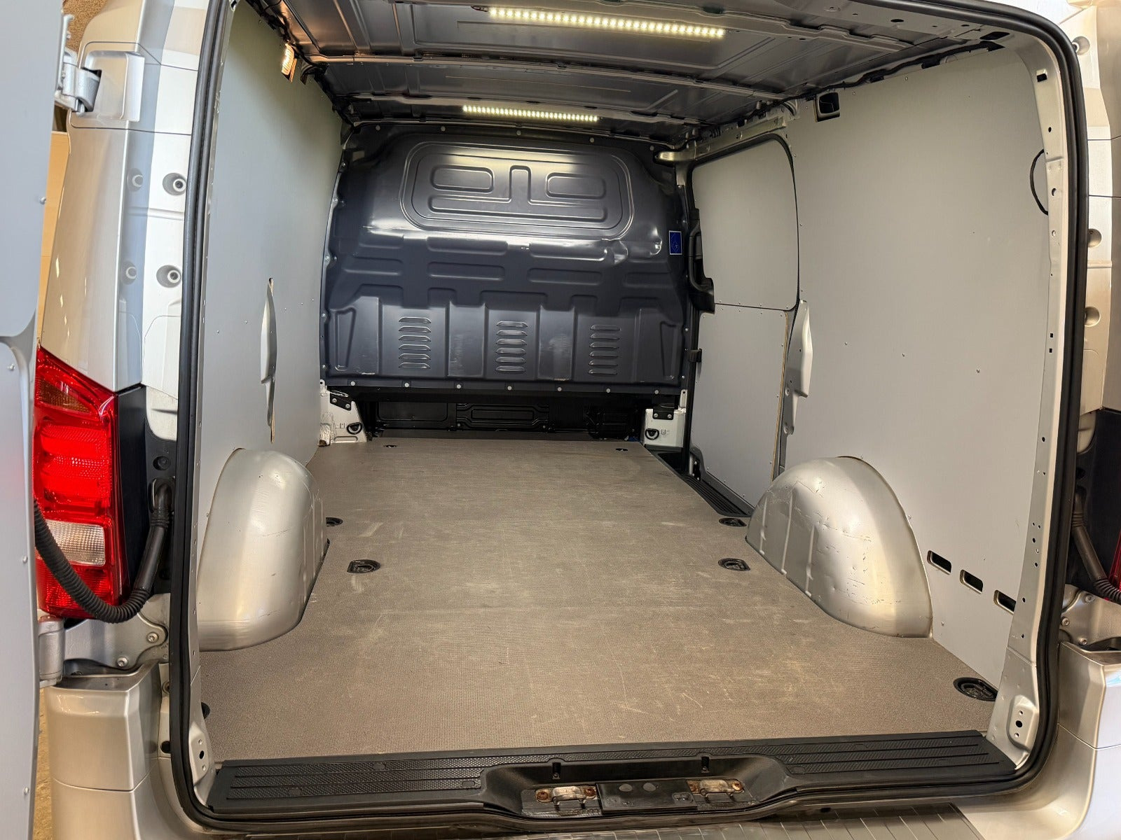Sølv Mercedes Vito 114 fra 2019