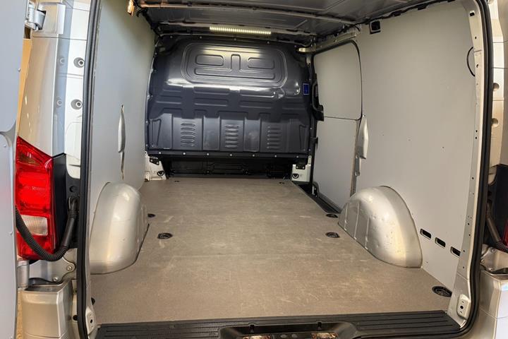 Sølv Mercedes Vito 114 fra 2019