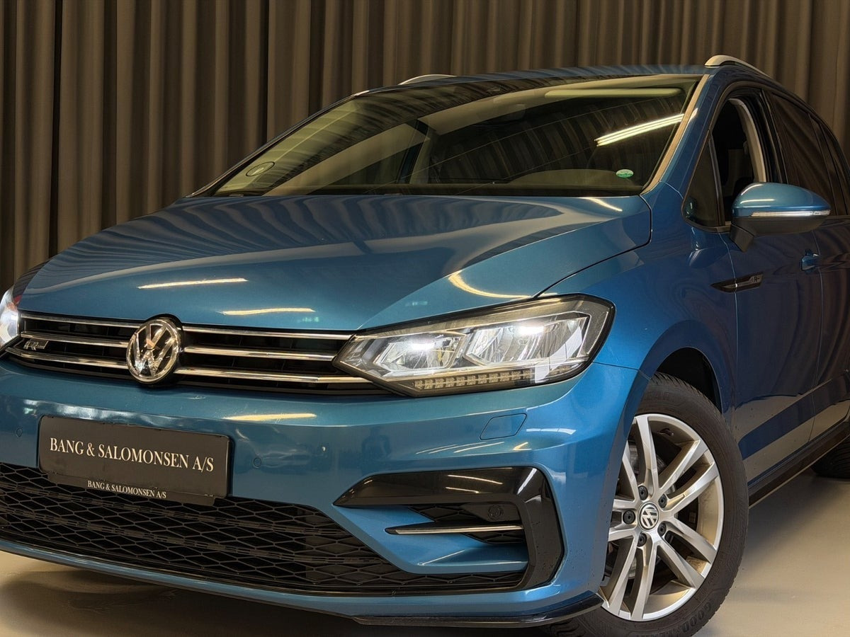 Blå VW Touran fra 2019