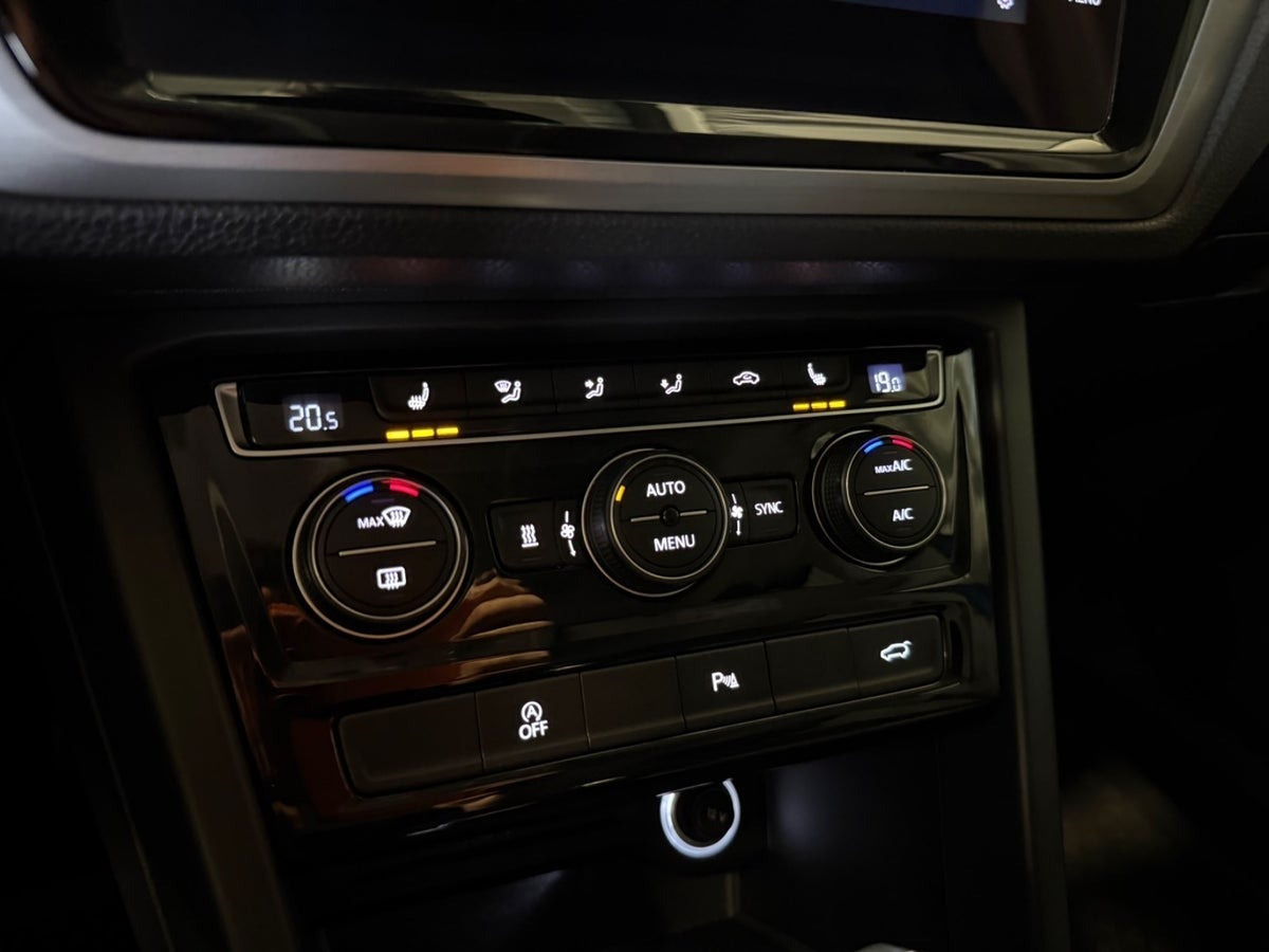 Blå VW Touran fra 2019