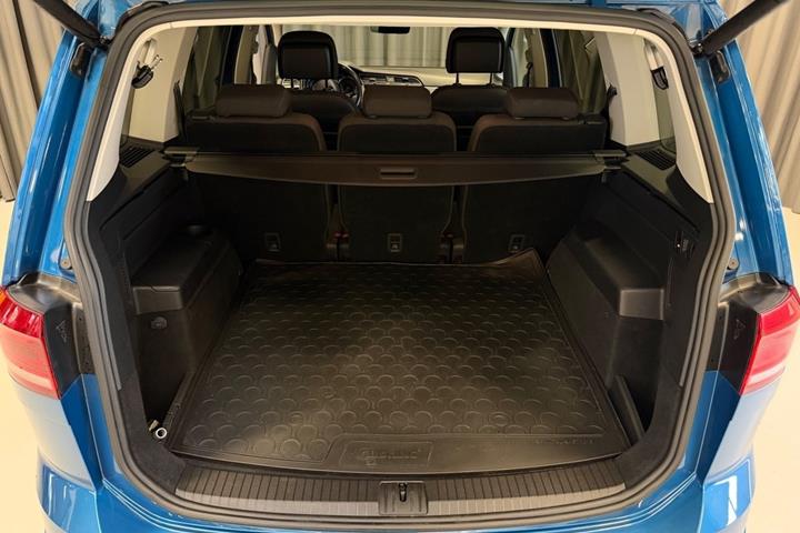 Blå VW Touran fra 2019
