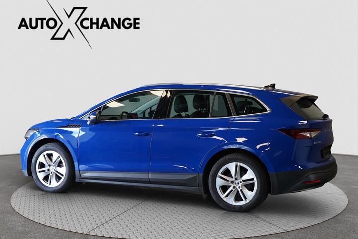 Blå Skoda Enyaq fra 2021