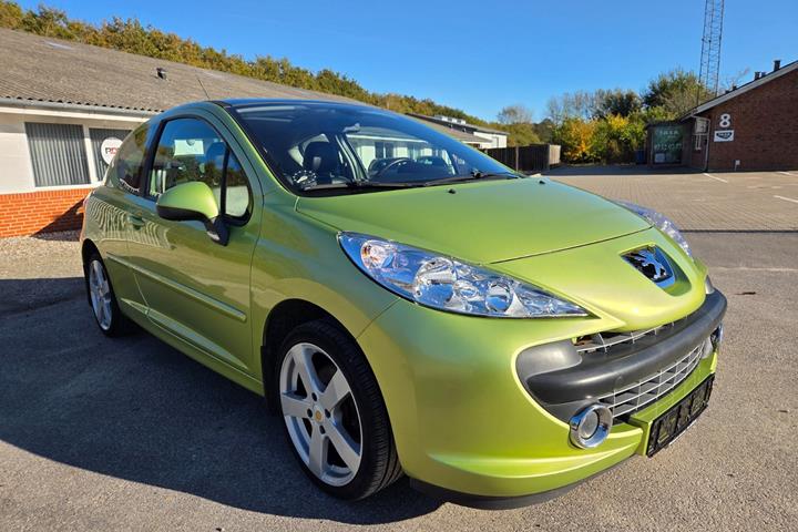 Grøn Peugeot 207 fra 2007