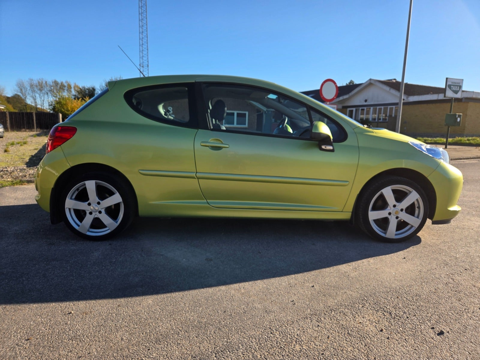 Grøn Peugeot 207 fra 2007