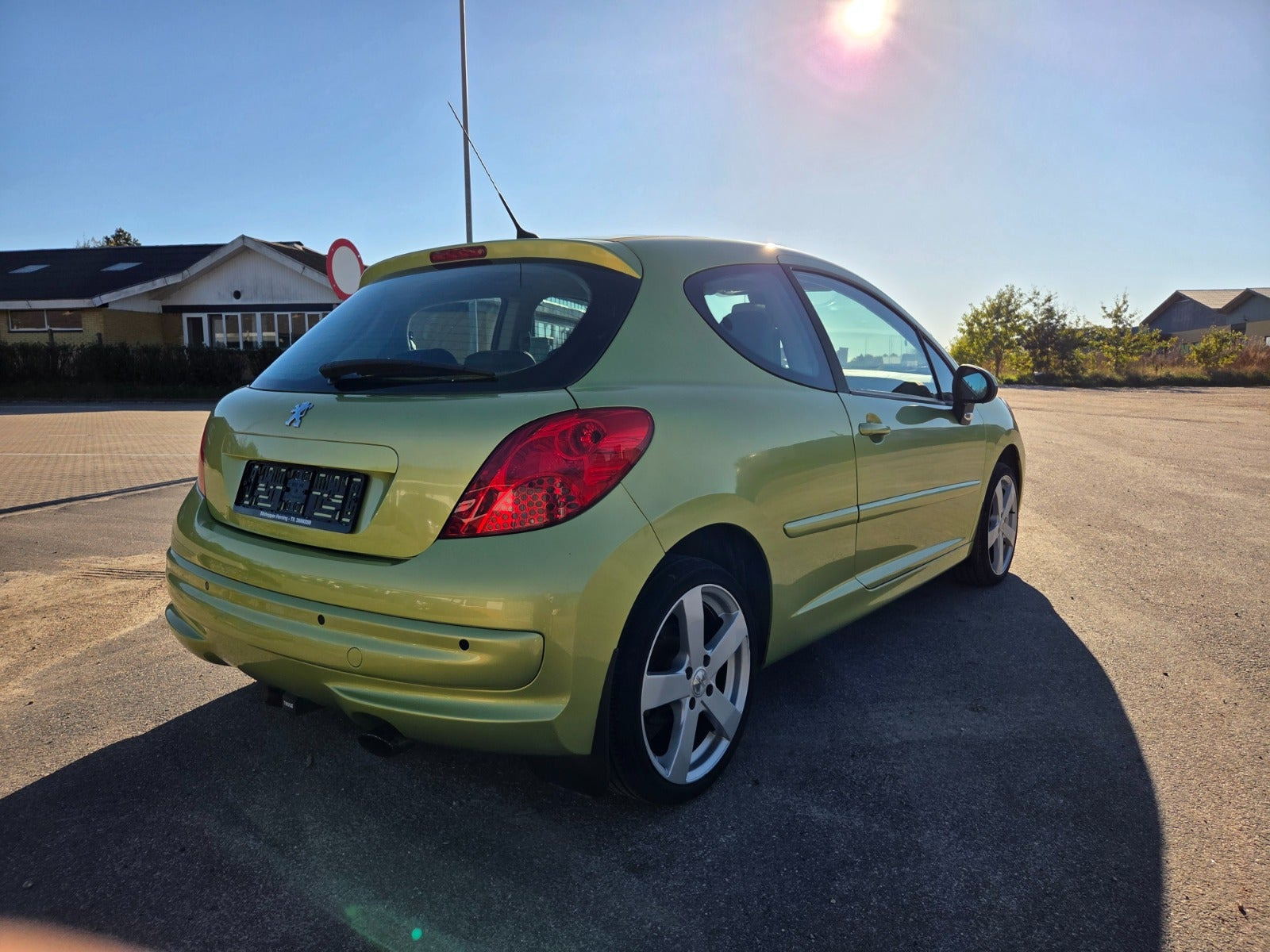 Grøn Peugeot 207 fra 2007