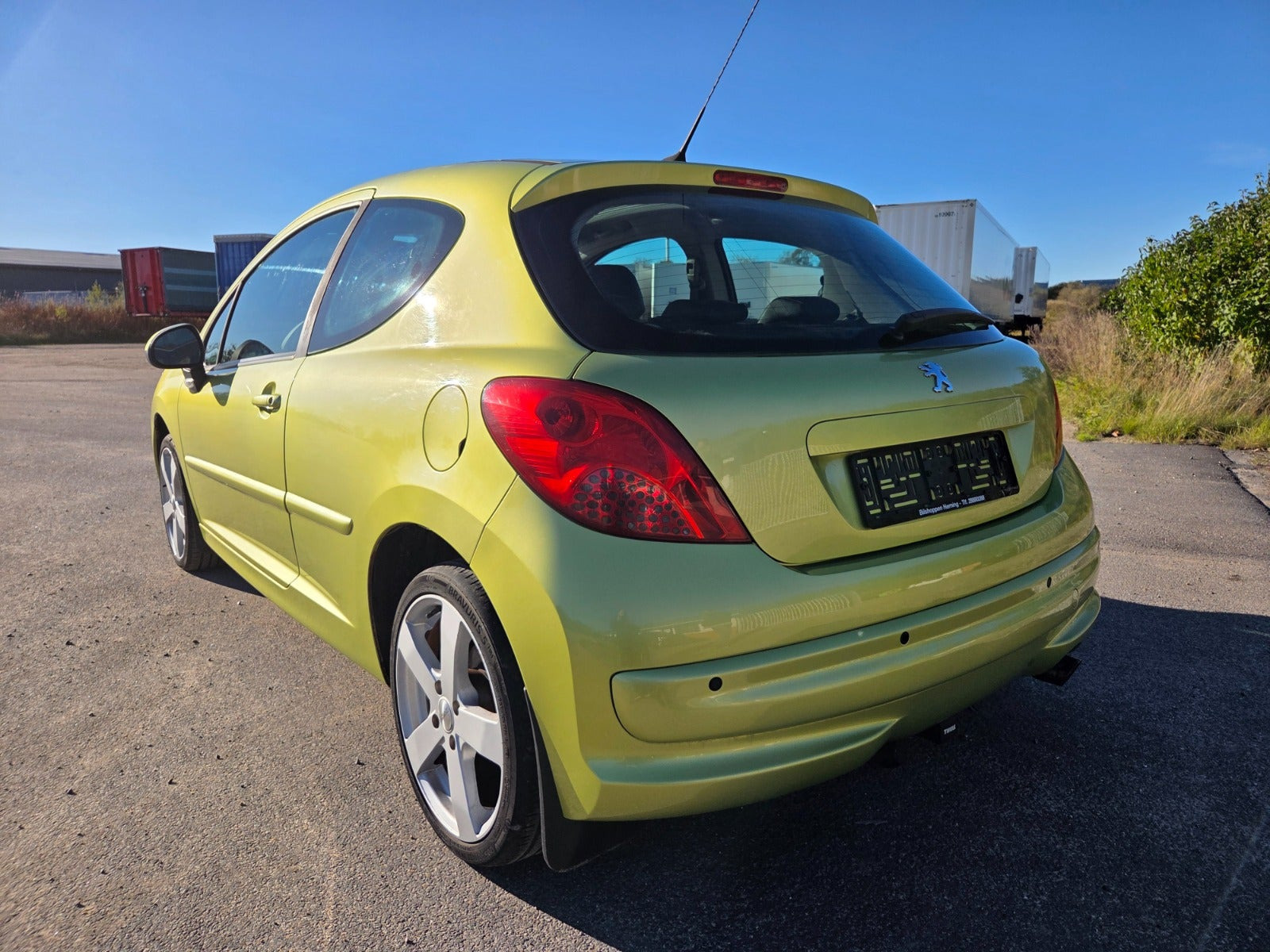 Grøn Peugeot 207 fra 2007
