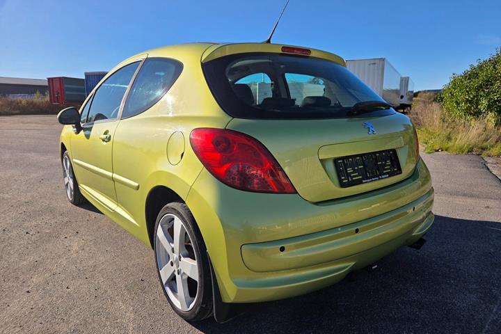 Grøn Peugeot 207 fra 2007