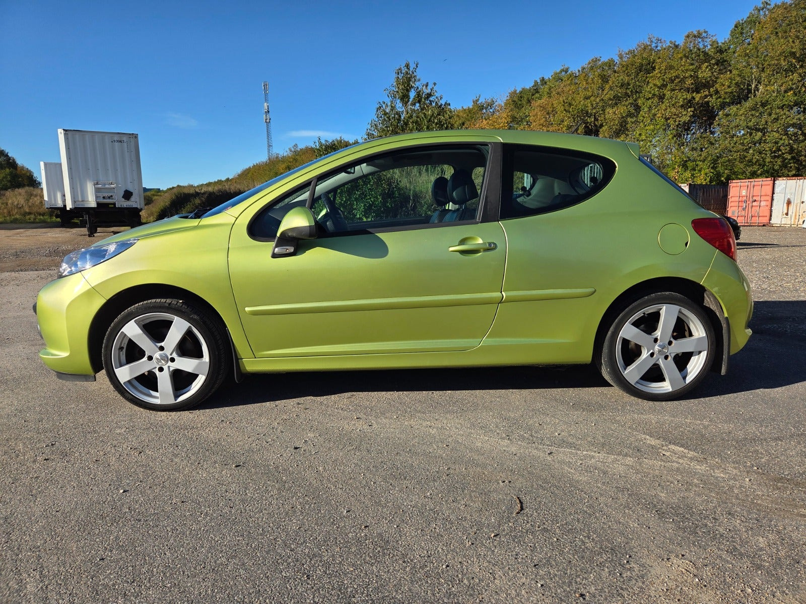 Grøn Peugeot 207 fra 2007