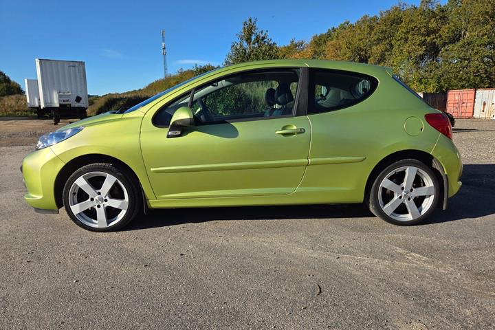 Grøn Peugeot 207 fra 2007