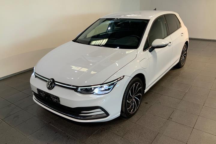 Hvid VW Golf VIII fra 2020 set udefra