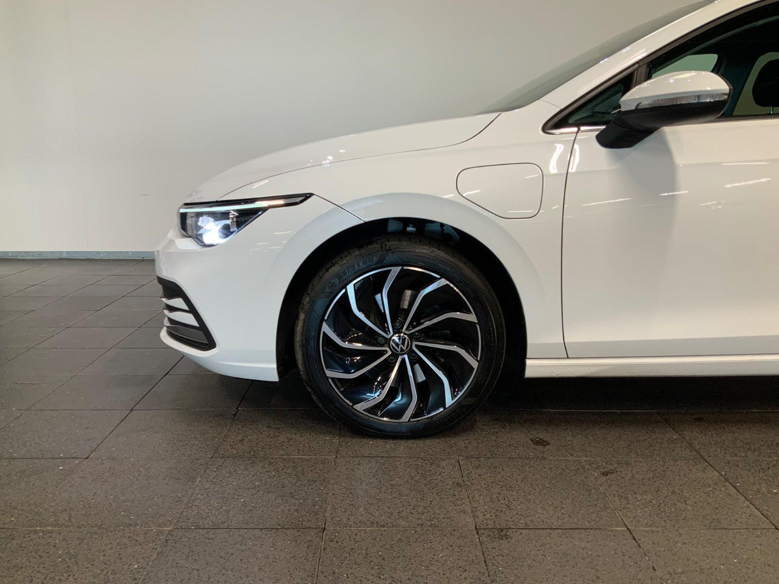 Hvid VW Golf VIII fra 2020