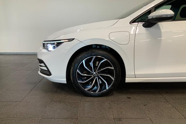 Hvid VW Golf VIII fra 2020