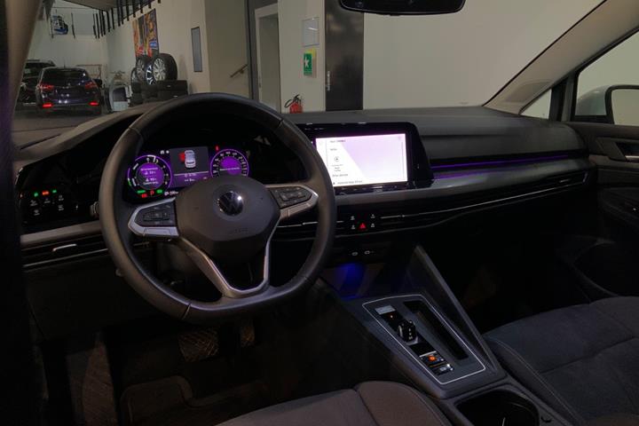Hvid VW Golf VIII fra 2020