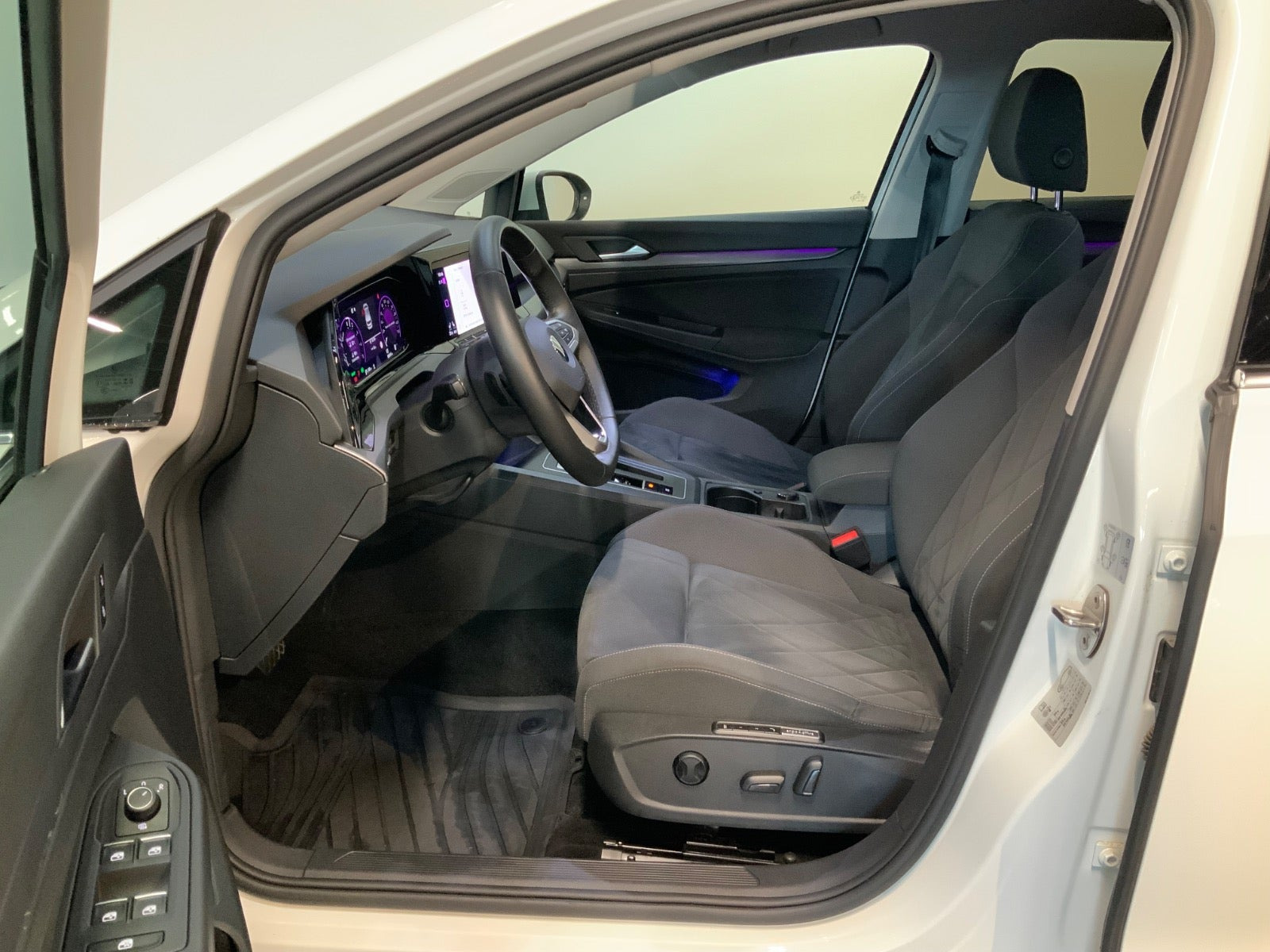 Hvid VW Golf VIII fra 2020