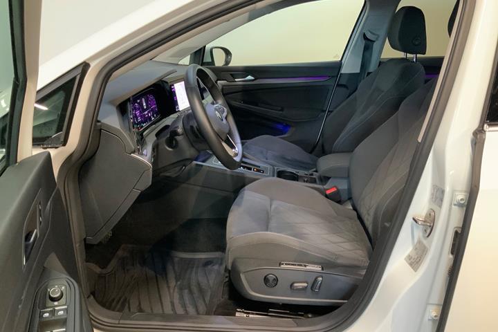 Hvid VW Golf VIII fra 2020