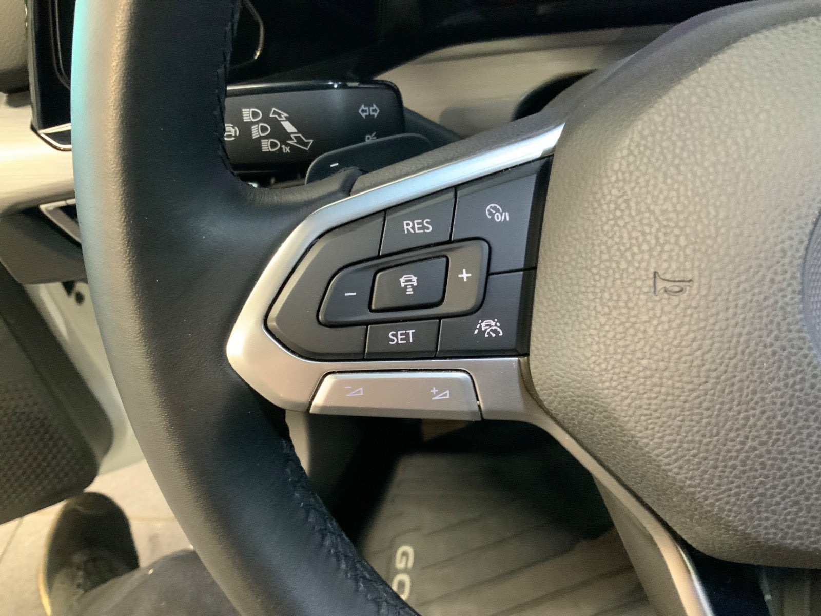 Hvid VW Golf VIII fra 2020