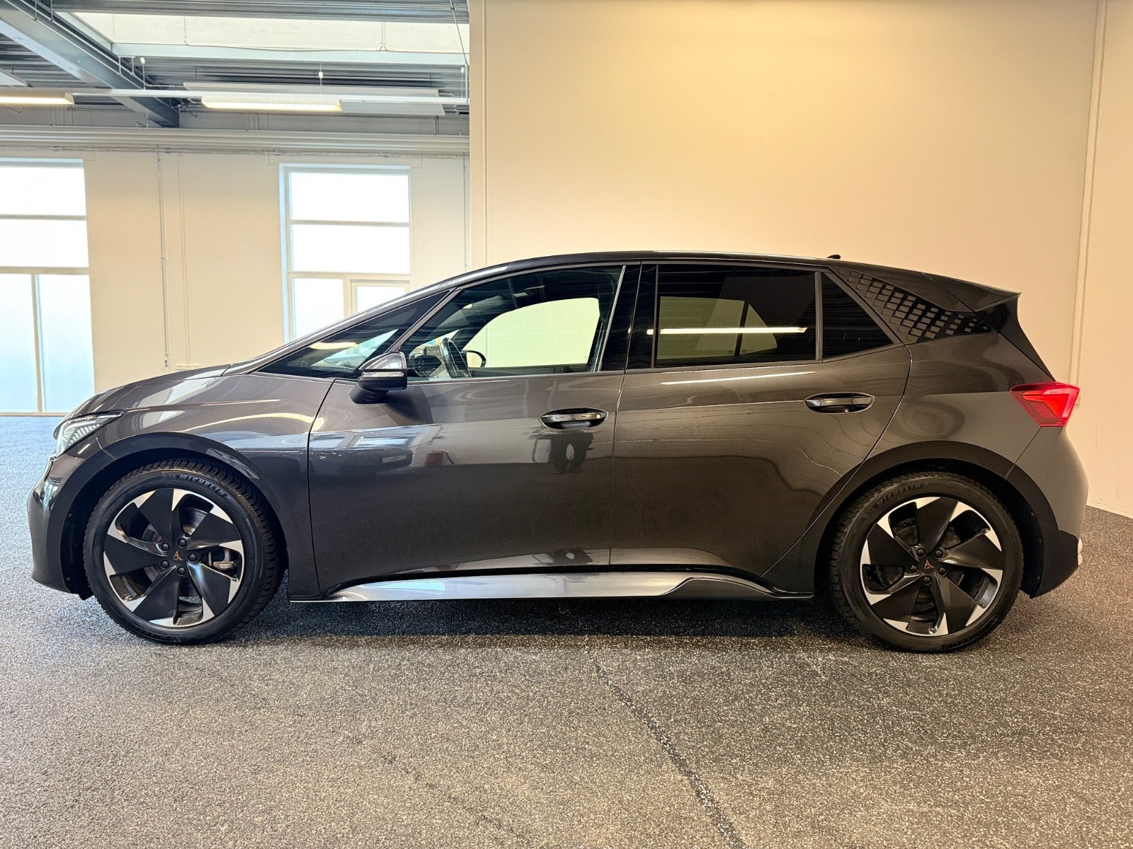 Grå Cupra Born fra 2024