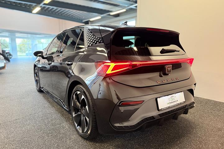 Grå Cupra Born fra 2024