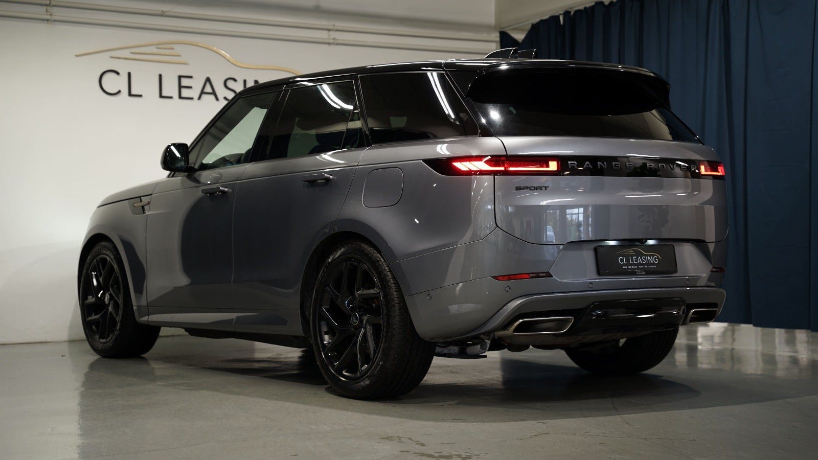 Grå Land Rover Range Rover sport fra 2024