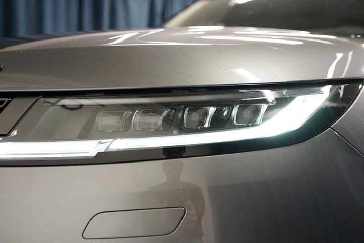 Grå Land Rover Range Rover sport fra 2024