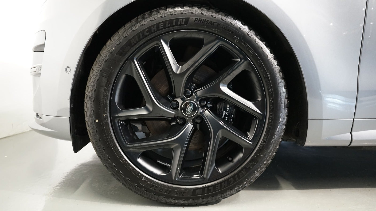 Grå Land Rover Range Rover sport fra 2024
