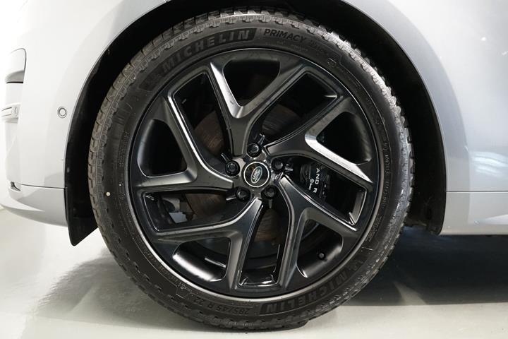 Grå Land Rover Range Rover sport fra 2024