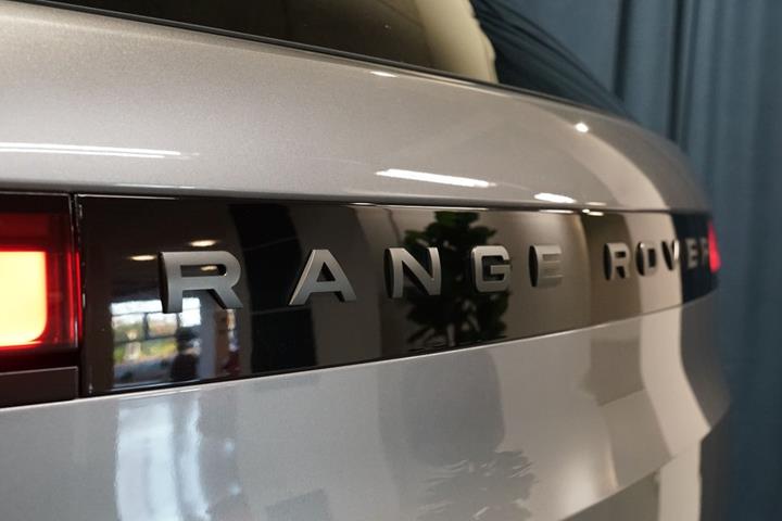 Grå Land Rover Range Rover sport fra 2024