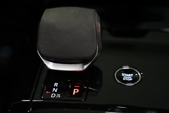 Grå Land Rover Range Rover sport fra 2024