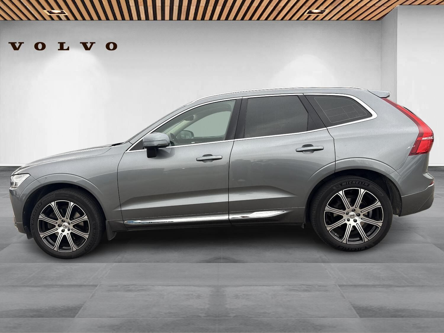 Grå Volvo XC60 fra 2020