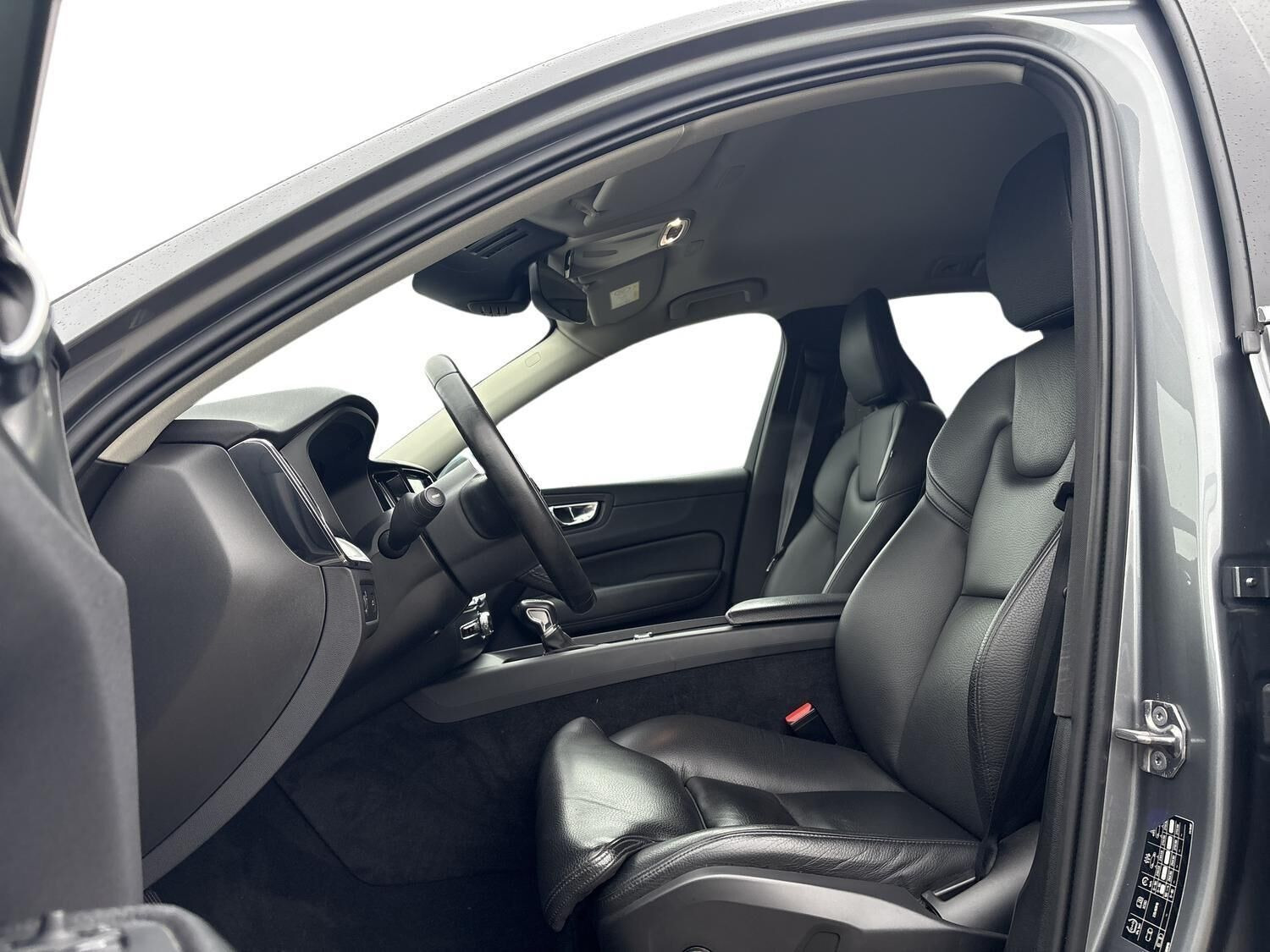 Grå Volvo XC60 fra 2020