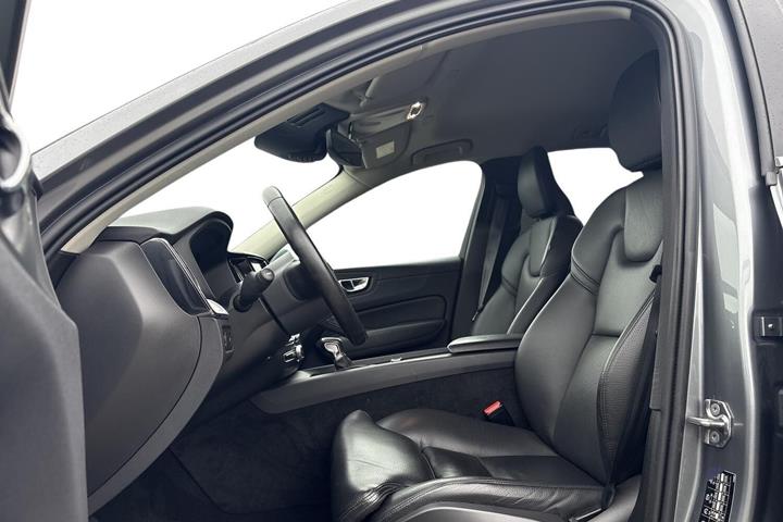 Grå Volvo XC60 fra 2020
