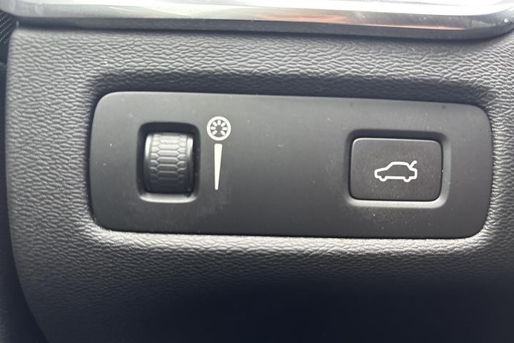 Grå Volvo XC60 fra 2020