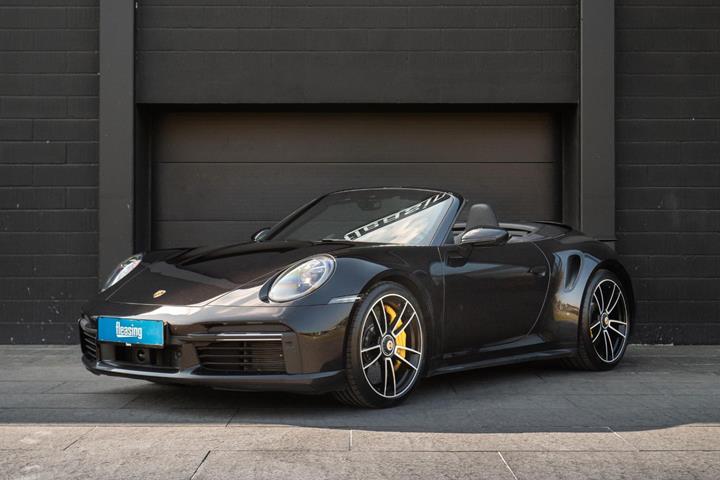 Sort Porsche 911 Turbo S fra 2020