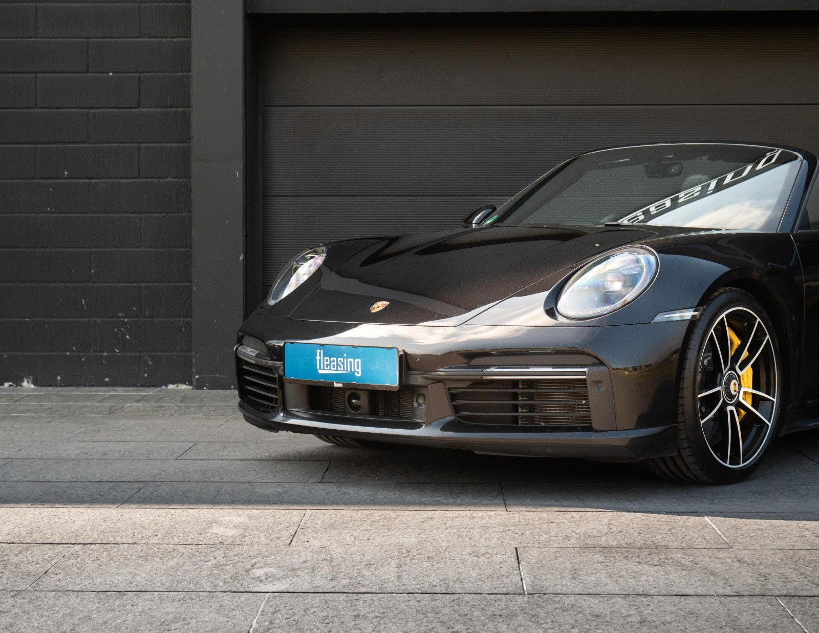 Sort Porsche 911 Turbo S fra 2020