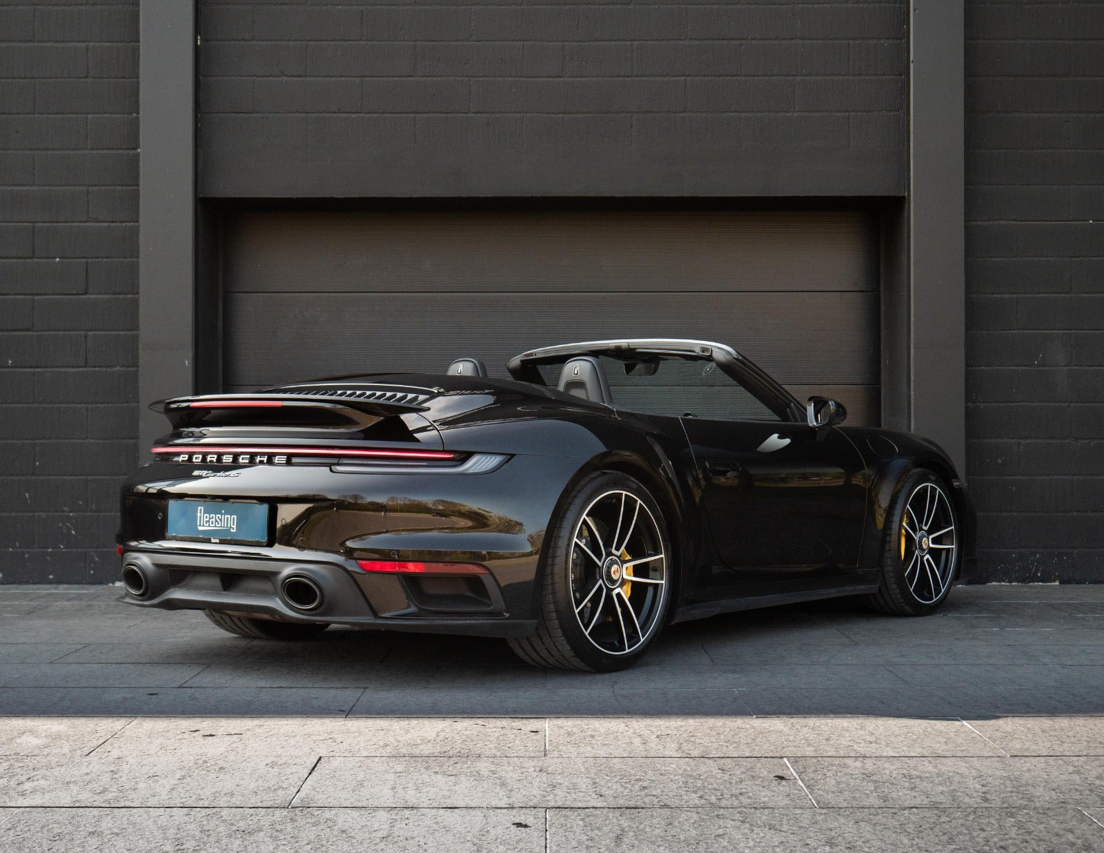 Sort Porsche 911 Turbo S fra 2020