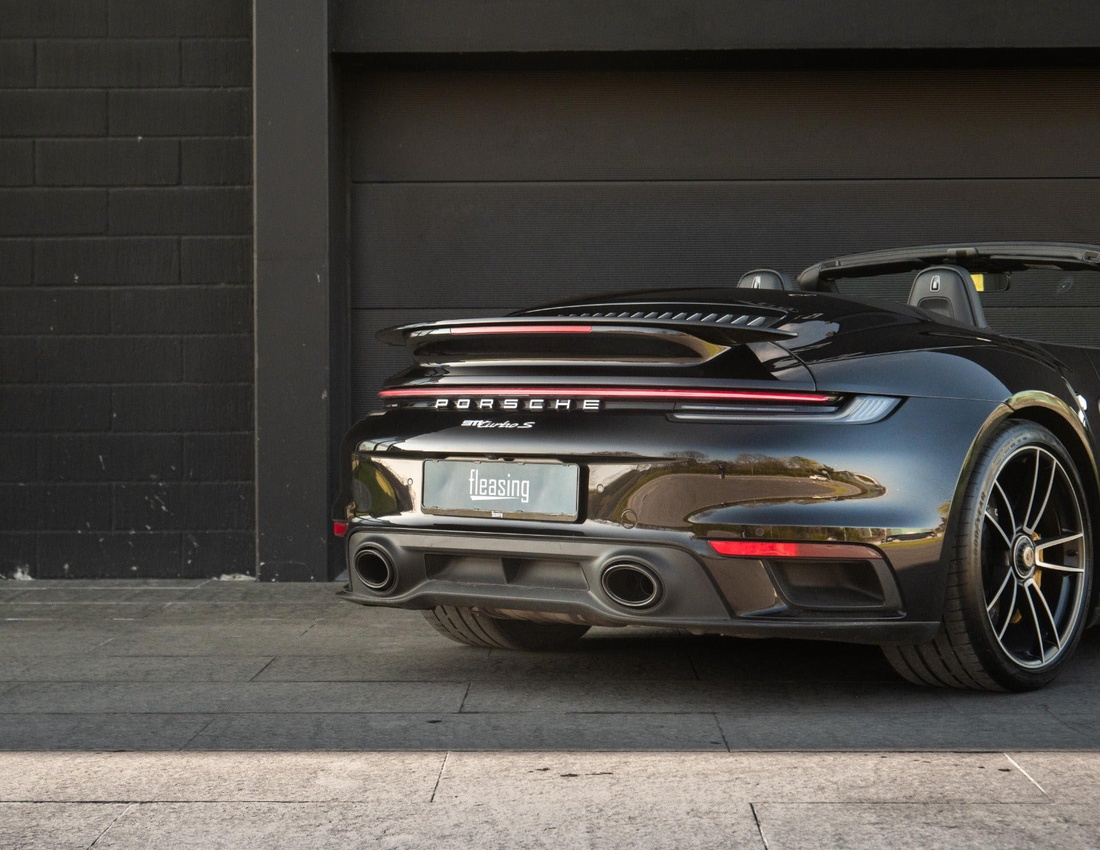 Sort Porsche 911 Turbo S fra 2020