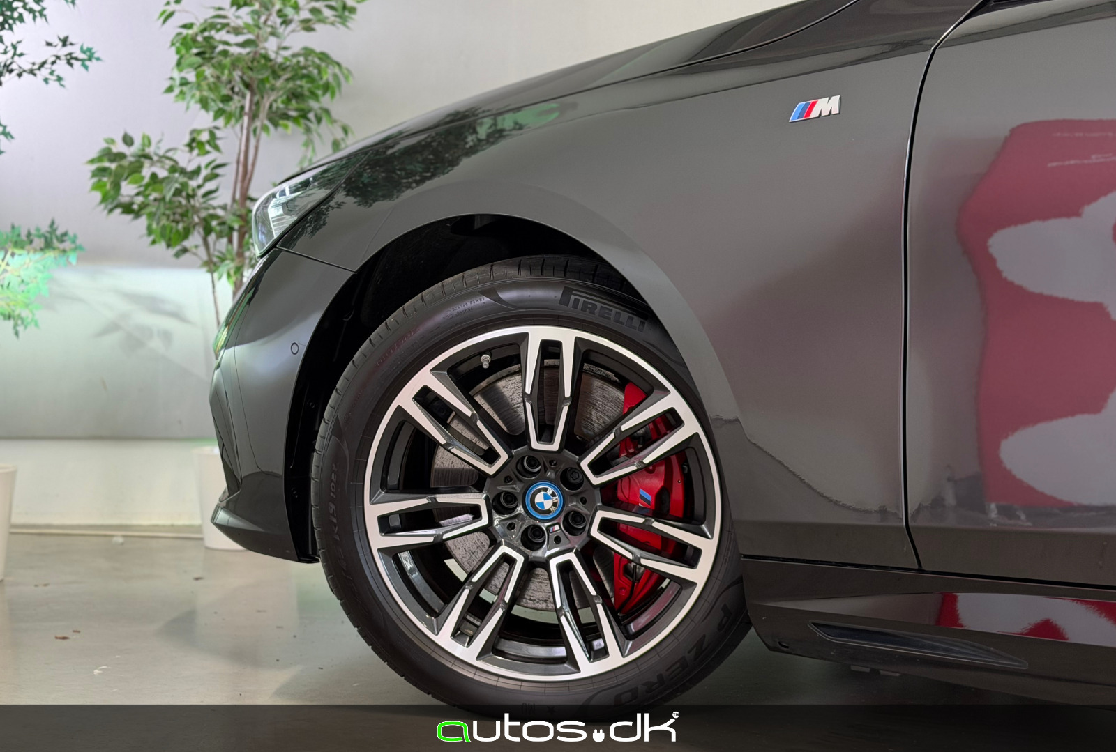 Hvid BMW i5 fra 2025
