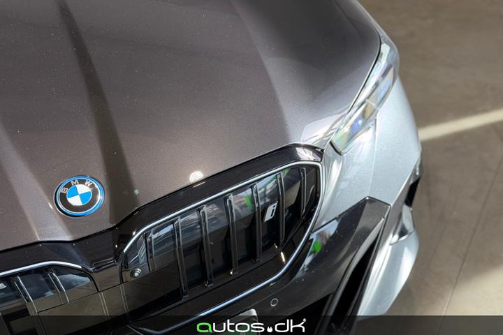 Hvid BMW i5 fra 2025