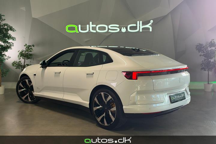 Hvid Polestar 4 fra 2026